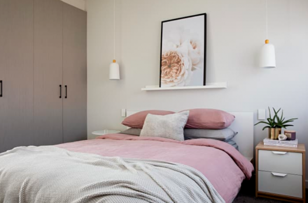 Sentuhan warna pastel untuk kesan lembut